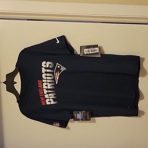 NWT: NIKE New England Patriots Dri-Fit short sleeve t-shirt